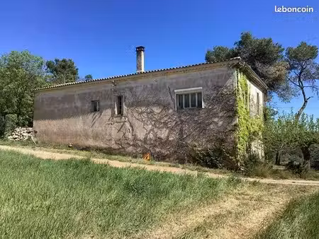 domaine- maison de campagne avec ancienne cave  appartement et près de 15 hectares de terr