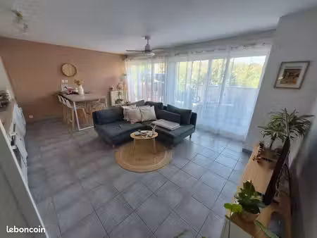 t3 dernier étage avec terrasse et parking sous sol saint pierre d'irube