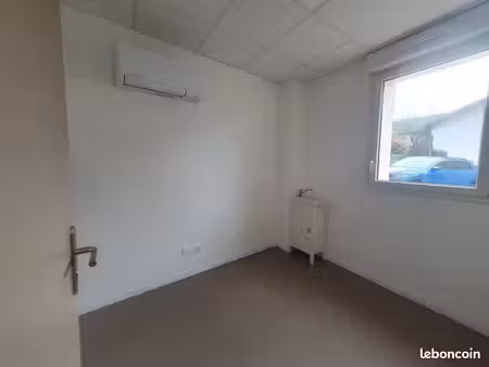 local indépendant - plein temps - pmr - 7m² - dans tiers lieu professionnel