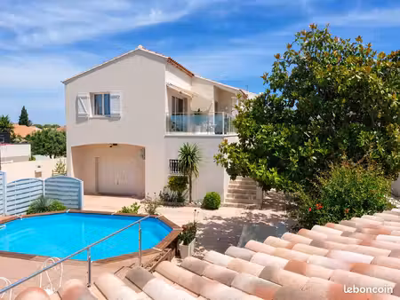 villa 4 faces  167 m² avec 2 studios indépendants + garage  piscine et 20 m² de dépendance