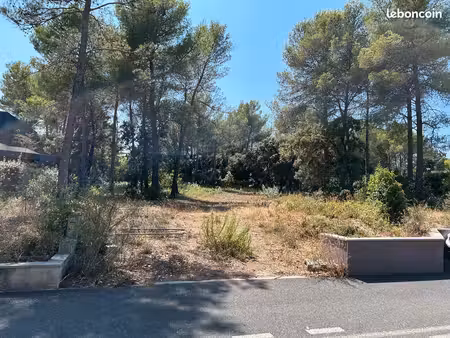 terrain de 1501m² constructible dans lotissement prisé saint-clément-de-rivière