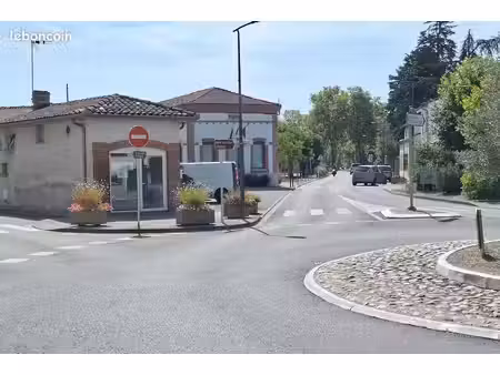 local commercial ou professionnel au cœur de grépiac (31190)