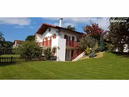 propriété avec 3 logements indépendants au coeur du pays basque
