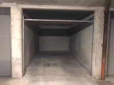 garage - lot possible