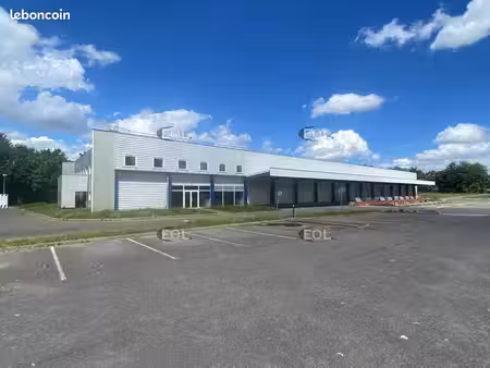 local bureaux 3 133 m²