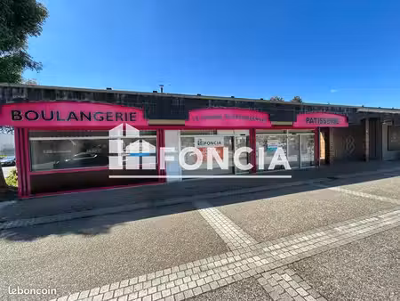 local commercial 135m² à louer 2350 - franqueville saint pierre 76520