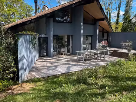 maison d'architecte rénovée au cœur d'un parc arboré