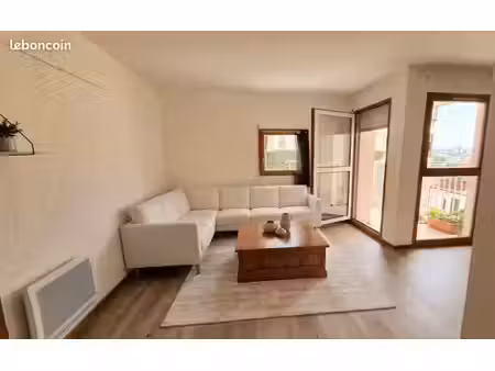 appartement t2 rénové avec grande terrasse