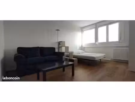 location studio meublé