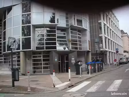 location local de bureau – centre face à la mairie – 30m²