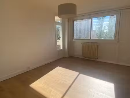 à louer – t3 rénové 56 m² – 2 chambres – quartier garibaldi