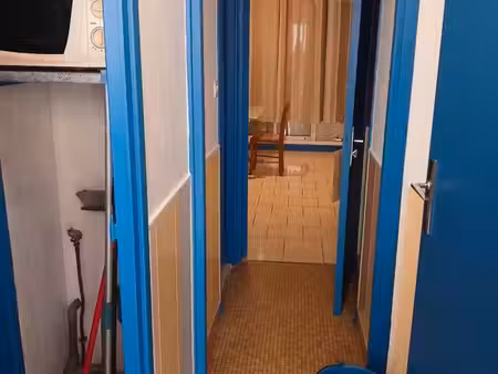 loue f1 a côté de la gare