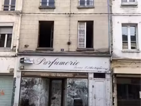 immeuble à rénover avec appartement