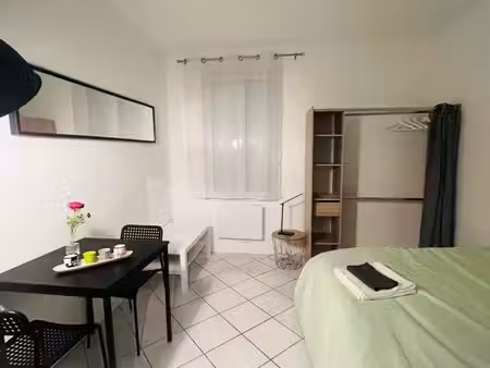 studio rénové – 19 m² – cour & dépendance – secteur université / gare
