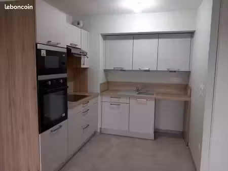 loue t2 à montrond les bains
