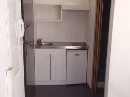 a loué studio