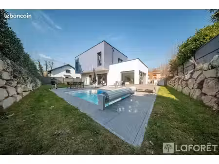 maison 6 pièces 136 m²