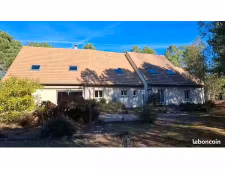 maison . 10 pièces . 266 m²