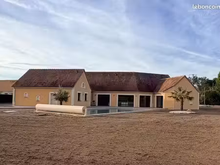 ? propriété d’exception – 300 m² – piscine – 4 000 m² – 1h de paris en tgv