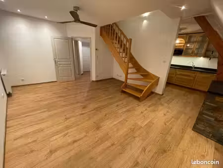 duplex t3 lumineux rénové – 64 m² (79 m² au sol)