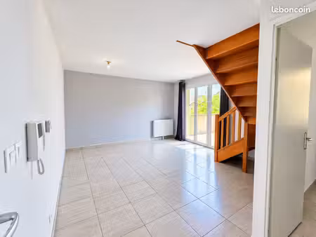 t2 duplex sillingy à vendre avec garage et parking
