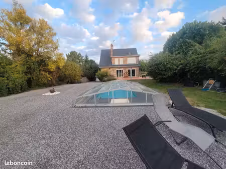 maison 155 m² – 5 chambres – terrain 5 000 m² – piscine – jacuzzi – chalet aménagé