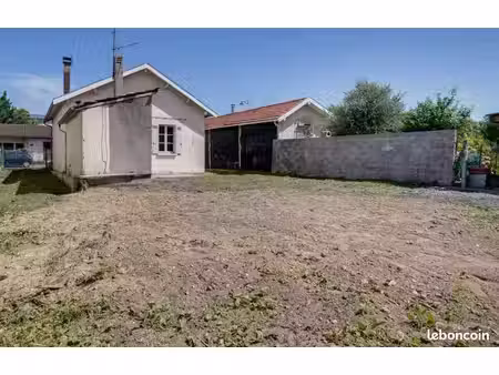 terrain constructible divisible de 347 m2 et maison à rénover