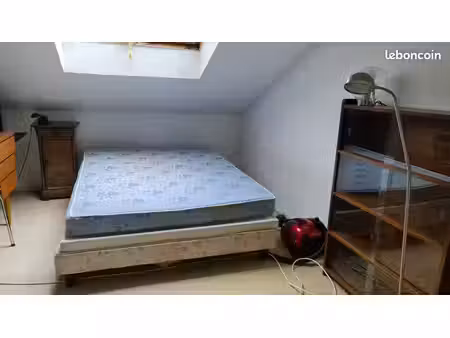 location d'un appartement meublée chambre 11 m2  séjour 18 m2 et salle d'eau-wc privative 