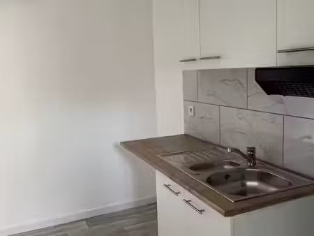 apt f2 renové libre à partir du 20 sept centre ville de flins sur seine
