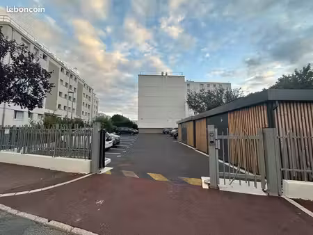 place de parking sécurisée - saint germain en laye 78400