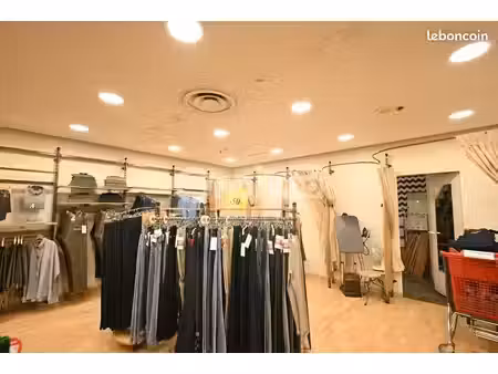 local commercial 101 m²