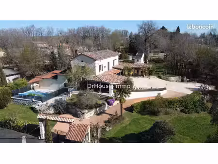 maison 5 pièces 195 m²