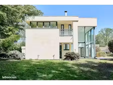 maison 7 pièces 301 m²