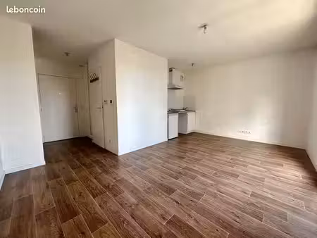 studio 1 pièce 27 m²