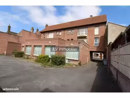 immeuble 30 pièces 736 m²