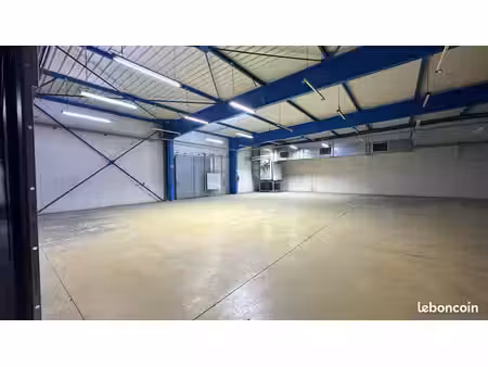 bureau 2 830 m²