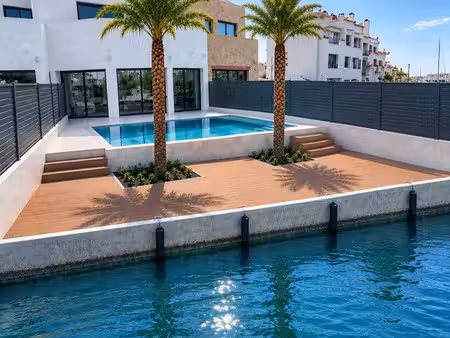 maison 90m2 dans marina avec amarre
