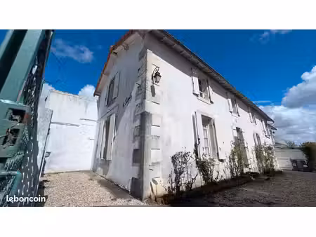 ? maison en pierre à rénover à saint-gelais – 97 m² – 2 chambres – vente directe  zéro fra