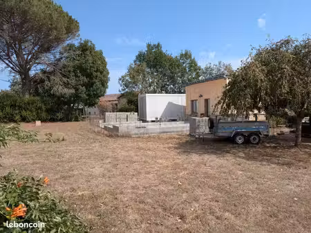 terrain +batiment 20 m2 habitable+ extension 70 m2 à finir