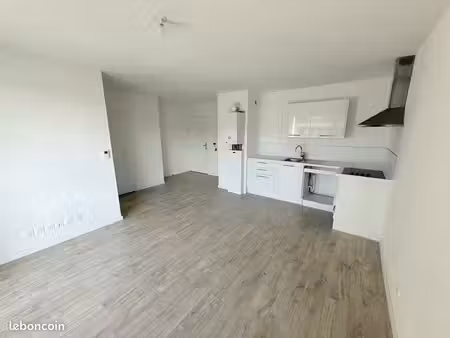 très bel appartement 2 pièces récent avec loggia et 2 parkings – le mesnil-esnard proche r