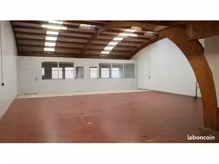 entrepôt ou local artisanal 165m2 avec bureaux et sanitaire