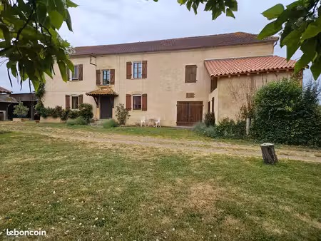 maison de charme de 200m² avec 4 chambres  dépendances et terrain de 2440m²