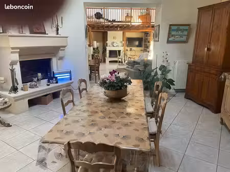 maison entièrement rénovée de 4 chambres jardin de 6800 m2 plein sud plusieurs salles d’ea