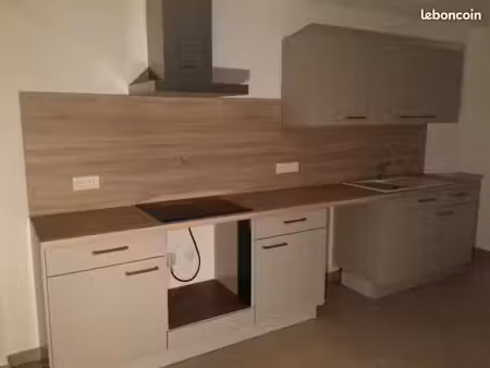 à louer – t2 de 41 m² avec loggia et parking – elne (570 cc)