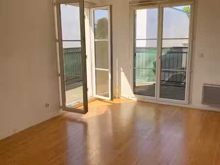 trois pièces avec grand balcon