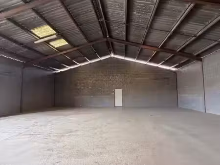hangar 250m2