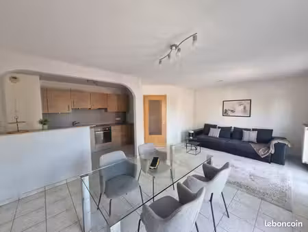 t2 meublé avec terrasse et garage - quartier calme