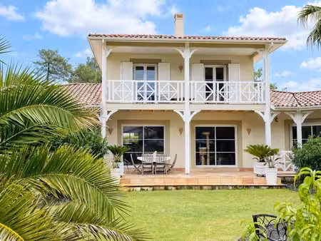 villa de charme style colonial – 175 m² – plage  centre et écoles à proximité