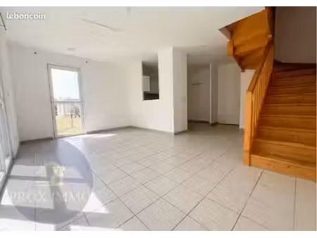 maison moderne avec 3 chambres