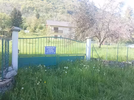 terrain 570m2 constructible